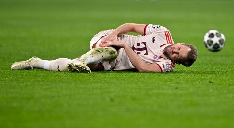 Harry Kane FC Bayern Muenchen FCB 09 injured Injury FC Bayern Muenchen FCB vs Bayer 04 Leverkusen B04 Round of 16 First leg 05 03 2025 DFL REGULATIONS PROHIBIT ANY USE OF PHOTOGRAPHS AS IMAGE SEQUENCES AND OR QUASI VIDEO FC Bayern Muenchen FCB vs Bayer 04 Leverkusen B04