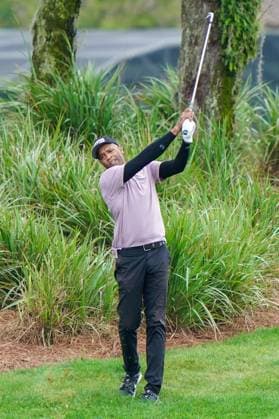 March 5, 2025, Orlando, Florida, USA: Former NBA, Basketball Herren, USA player Vince Carter hits out of the rough on the 18th hole during the Arnold Palmer Invitational presented by Mastercard Pro-Am at Bay Hill Club & Lodge. Orlando USA - ZUMAw109 20250305_fap_w109_022 Copyright: xDebbyxWongx