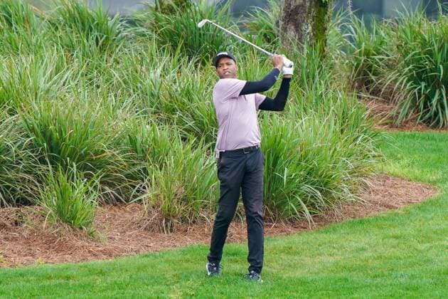 March 5, 2025, Orlando, Florida, USA: Former NBA, Basketball Herren, USA player Vince Carter hits out of the rough on the 18th hole during the Arnold Palmer Invitational presented by Mastercard Pro-Am at Bay Hill Club & Lodge. Orlando USA - ZUMAw109 20250305_fap_w109_020 Copyright: xDebbyxWongx