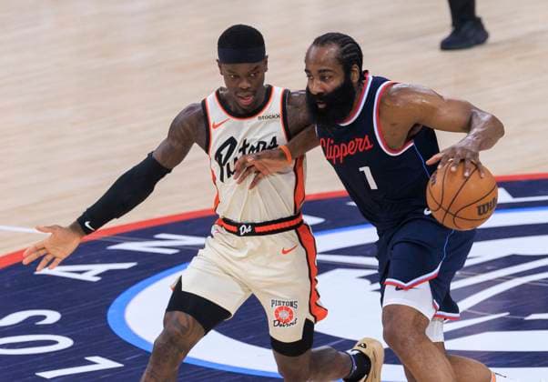 Sport Bilder des Tages March 5, 2025, Inglewood, California, USA: Dennis Schroder 17 of the Detroit Pistons defends against James Harden 1 of the Los Angeles Clippers during their regular season NBA, Basketball Herren, USA game on Wednesday March 5, 2025 at Intuit Dome in Inglewood, California. ARIANA RUIZ PI Inglewood USA - ZUMAp124 20250305_zaa_p124_007 Copyright: xArianaxRuizx