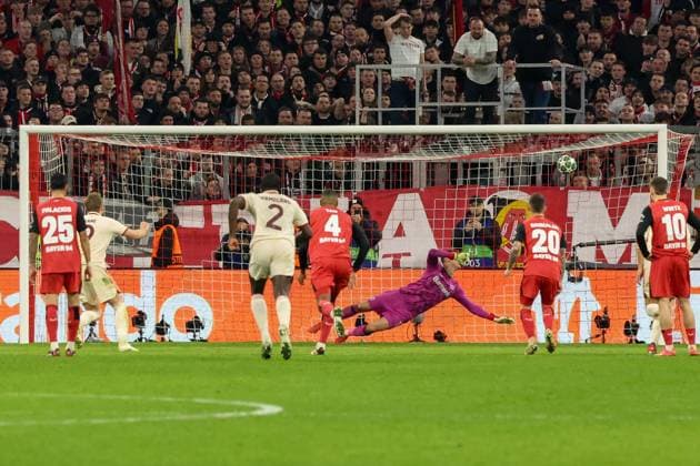 Goal by Harry Kane FC Bayern Muenchen 9 from the penalty spot to make it 3 0, FC Bayern Muenchen vs Bayer 04 Leverkusen, Football, Champions League, Round of 16, First leg, 05 03 2025 Muenchen Bayern Germany Copyright: xkolbert-press MartinxAgüerax
