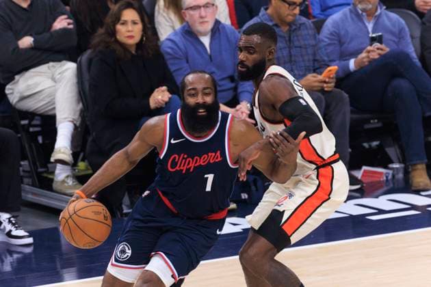 March 5, 2025, Inglewood, California, USA: James Harden 1 of the Los Angeles Clippers receives the ball as Tim Hardaway Jr. 8 of the Detroit Pistons defends during their regular season NBA, Basketball Herren, USA game on Wednesday March 5, 2025 at Intuit Dome in Inglewood, California. Clippers defeat Piston, 123-115. ARIANA RUIZ PI Inglewood USA - ZUMAp124 20250305_zaa_p124_034 Copyright: xArianaxRuizx