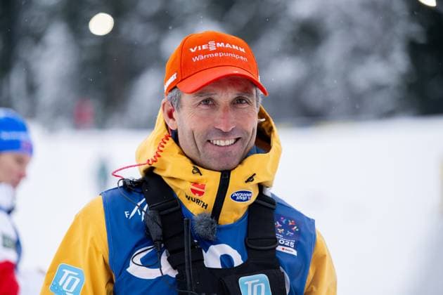 SCHLICKENRIEDER Peter (Deutschland, DSV Bundestrainer Langlauf) lacht, NOR, FIS Nordische Ski Weltmeisterschaft Trondheim Granasen, Langlauf 10 km Einzel Klassisch Frauen, Wettkampftag 5, Saison 2024 2025, 04.03.2025 NOR, FIS Nordische Ski Weltmeisterschaft Trondheim Granasen, Wettkampftag 5, Saison 2024 2025, 04.03.2025 Trondheim *** SCHLICKENRIEDER Peter Germany, DSV national coach cross-country skiing laughs, NOR, FIS Nordic World Ski Championships Trondheim Granasen, cross-country skiing 10 km individual classic women, competition day 5, season 2024 2025, 04 03 2025 NOR, FIS Nordic World Ski Championships Trondheim Granasen, competition day 5, season 2024 2025, 04 03 2025 Trondheim Copyright: xEibner-Pressefoto Memmlerx EP_MMR