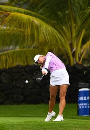 (250306) -- LINGSHUI, March 6, 2025 -- Bailey Tardy (L) of the United States plays a shot during the first round of the Blue Bay LPGA, Golf Damen golf tournament in Lingshui, south China s Hainan Province, March 6, 2025. ) (SP)CHINA-HAINAN-LINGSHUI-GOLF-BLUE BAY LPGA (CN) YangxGuanyu 