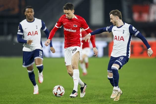 ALKMAAR - (l-r) Zico Buurmeester of AZ Alkmaar, James Maddison of Tottenham Hotspur FC during the UEFA Europa League match between AZ Alkmaar and Tottenham Hotspur FC at the AFAS stadium on March 6, 2025 in Alkmaar, Netherlands. ANP KOEN VAN WEEL UEFA Europa League 2024 25 Round of 16 Second Leg 2024 25 xVIxANPxSportx xxANPxIVx 521710180 originalFilename: 521710180.jpg