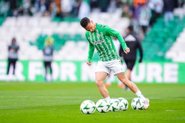 March 6, 2025, Sevilla, Sevilla, SPAIN: Antony Matheus dos Santos of Real Betis warms up during the UEFA Conference League 2024 25 League Round of 16 First Leg match between Real Betis and Vitoria Guimaraes SC, at Benito Villamarin stadium on March 06, 2025, in Sevilla, Spain. Sevilla SPAIN - ZUMAa181 20250306_zaa_a181_011 Copyright: xJoaquinxCorcherox