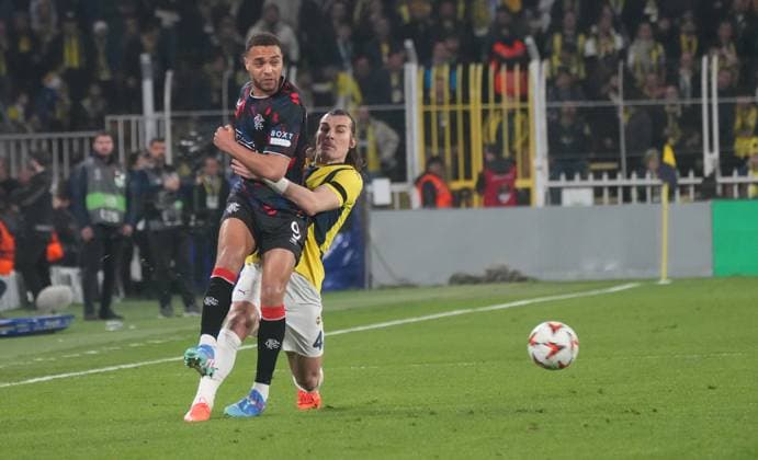 Caglar Soguncu (4) of Fenerbahce SK and Cyriel Dessers (9) of Rangers FC during the UEFA Europa League 2024 25 Round of 16 First Leg match between Fenerbahce SK and Rangers FC at Ulker Sukru Saracoglu Stadium on March 6, 2025 in Istanbul, Turkey. Istanbul Turkey Copyright: xSeskimPhotox Fenerbahce-Rangers-060325 (56)