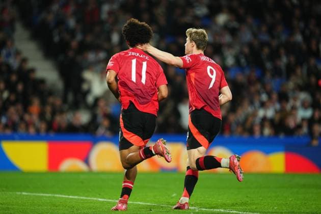Joshua Zirkzee of Manchester United, ManU celebrates the 0-1 Real Sociedad v Manchester United, UEFA Europa League match, Round of 16, first leg. Football, Reale Arena Stadium, San Sebastian, Spain - 6 March 2025 Editorial use only  Copyright: xBlanco PRESSINPHOTO Shutterstockx 15182705bu