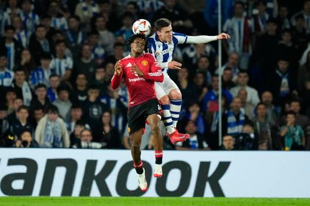 Real Sociedad de Futbol v Manchester United, ManU - UEFA Europa League 2024 25 Round of 16 First Leg Patrick Dorgu left-back of Manchester United and Denmark and Ander Barrenetxea left winger of Real Sociedad and Spain controls the ball during the UEFA Europa League 2024 25 Round of 16 First Leg match between Real Sociedad de Futbol and Manchester United at Reale Arena on March 6, 2025 in San Sebastian, Spain. San Sebastian Basque Country Spain  Copyright: xJosexBretonx originalFilename:bretonhernandez-realsoci250306_npeUp.jpg