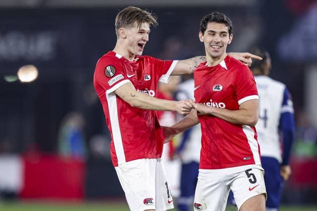 ALKMAAR, 06-03-2025, AFAS Stadium, UEFA Europa League, season 2024 2025. Match between AZ - Tottenham Hotspur. AZ player David Moller Wolfe and AZ player Alexandre Penetra celebrate the winning match AZ - Tottenham Hotspur  x28189756x Copyright:
