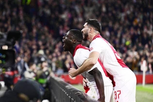AMSTERDAM - (l-r) Brian Brobbey of Ajax, Josip Sutalo of Ajax celebrate the 1-0 during the UEFA Europa League match between AFC Ajax and Eintracht Frankfurt at the Johan Cruijff ArenA on March 6, 2025 in Amsterdam, Netherlands. ANP OLAF KRAAK UEFA Europa League 2024 25 Round of 16 First Leg 2024 25 xVIxANPxSportx xxANPxIVx 521720503 originalFilename: 521720503.jpg