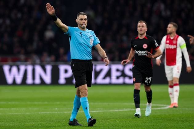 2025-03-06 AFC Ajax v Eintracht Frankfurt - UEFA Europa League 2024 25 Round of 16 First Leg AMSTERDAM, NETHERLANDS - MARCH 6: Referee Simone Sozza blows his whistle during the UEFA Europa League 2024 25 Round of 16 First Leg match between AFC Ajax and Eintracht Frankfurt at Johan Cruijff ArenA on March 6, 2025 in Amsterdam, Netherlands. Amsterdam Johan Cruijff ArenA Netherlands Content not available for redistribution in The Netherlands directly or indirectly through any third parties. Copyright: xHansxvanxderxValkx