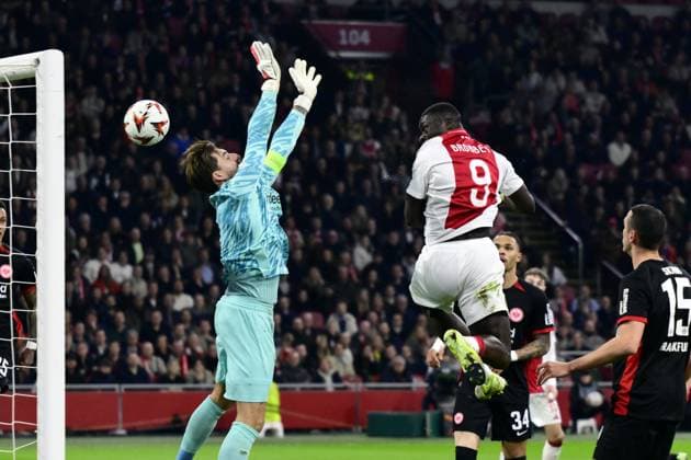 AMSTERDAM - Brian Brobbey of Ajax scores the 1-0 during the UEFA Europa League match between AFC Ajax and Eintracht Frankfurt at the Johan Cruijff ArenA on March 6, 2025 in Amsterdam, Netherlands. ANP OLAF CRACK UEFA Europa League 2024 25 Round of 16 First Leg 2024 25 xVIxANPxSportx xxANPxIVx 521720782 originalFilename: 521720782.jpg