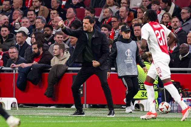 2025-03-06 AFC Ajax v Eintracht Frankfurt - UEFA Europa League 2024 25 Round of 16 First Leg AMSTERDAM, NETHERLANDS - MARCH 6: Headcoach Dino Toppmoller of Eintracht Frankfurt gestures during to the UEFA Europa League 2024 25 Round of 16 First Leg match between AFC Ajax and Eintracht Frankfurt at Johan Cruijff ArenA on March 6, 2025 in Amsterdam, Netherlands. Amsterdam Johan Cruijff ArenA Netherlands Content not available for redistribution in The Netherlands directly or indirectly through any third parties. Copyright: xBenxGalx