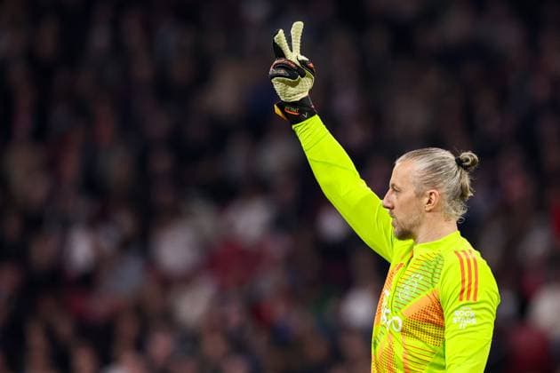 2025-03-06 AFC Ajax v Eintracht Frankfurt - UEFA Europa League 2024 25 Round of 16 First Leg AMSTERDAM, NETHERLANDS - MARCH 6: goalkeeper Remko Pasveer of AFC Ajax gestures during to the UEFA Europa League 2024 25 Round of 16 First Leg match between AFC Ajax and Eintracht Frankfurt at Johan Cruijff ArenA on March 6, 2025 in Amsterdam, Netherlands. Amsterdam Johan Cruijff ArenA Netherlands Content not available for redistribution in The Netherlands directly or indirectly through any third parties. Copyright: xBenxGalx