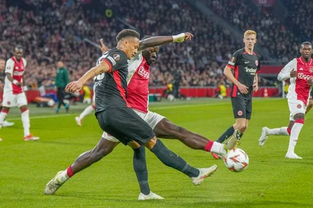 Football UEFA Europa League 2024 2025, round of 16 Ajax Amsterdam vs Eintracht Frankfurt Johan Cruijff ArenA Amsterdam, Netherlands One-on-one Brian Brobbey Ajax Amsterdam, 9 with Tuta Eintracht Frankfurt, 35 Copyright: xJOERANxSTEINSIEKx