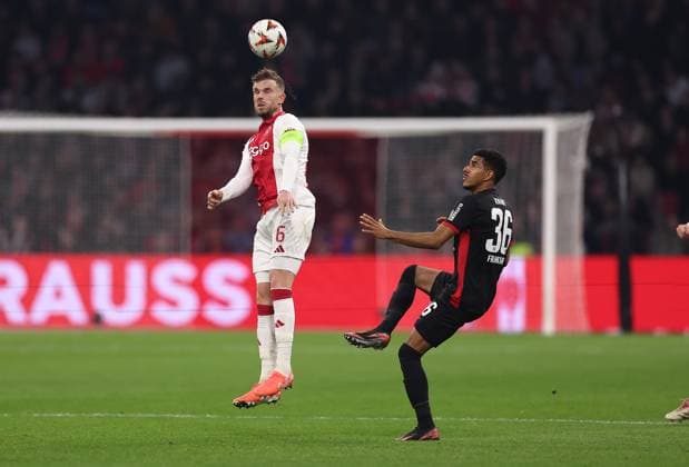 06 03 2025, Football UEFA Europa League, AFC Ajax Amsterdam Eintracht Frankfurt, emonline, emspor, v l , Jordan Henderson Ajax Amsterdam , Ansgar Knauff Eintracht Frankfurt DFL DFB REGULATIONS PROHIBIT ANY USE OF PHOTOGRAPHS AS IMAGE SEQUENCES AND OR QUASI VIDEO xdcx Copyright: HMBxMedia Claus