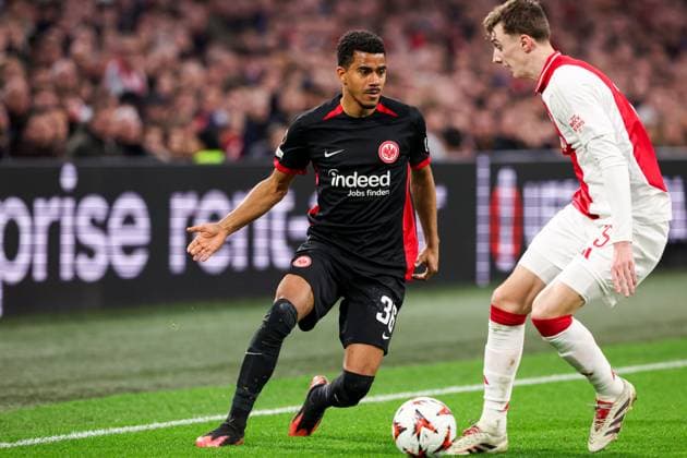 2025-03-06 AFC Ajax v Eintracht Frankfurt - UEFA Europa League 2024 25 Round of 16 First Leg AMSTERDAM, NETHERLANDS - MARCH 6: Ansgar Knauff of Eintracht Frankfurt battles for possession with Youri Baas of AFC Ajax during to the UEFA Europa League 2024 25 Round of 16 First Leg match between AFC Ajax and Eintracht Frankfurt at Johan Cruijff ArenA on March 6, 2025 in Amsterdam, Netherlands. Amsterdam Johan Cruijff ArenA Netherlands Content not available for redistribution in The Netherlands directly or indirectly through any third parties. Copyright: xBenxGalx