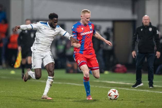 Boulaye Dia in a battle for the ball with Vaclav Jemelka during UEFA Europa league eightfinal match, Viktoria Pilsen - Lazio Roma , 06. march 2025, Doosan Arena, Pilsen, Czech republic Copyright: xMICHALxFAJT,ZOSPORTU.SKx DSC_5563