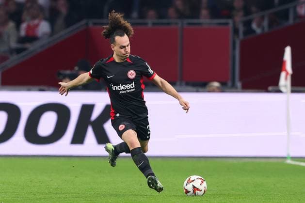 2025-03-06 AFC Ajax v Eintracht Frankfurt - UEFA Europa League 2024 25 Round of 16 First Leg AMSTERDAM, NETHERLANDS - MARCH 6: Arthur Theate of Eintracht Frankfurt shoots the ball during the UEFA Europa League 2024 25 Round of 16 First Leg match between AFC Ajax and Eintracht Frankfurt at Johan Cruijff ArenA on March 6, 2025 in Amsterdam, Netherlands. Amsterdam Johan Cruijff ArenA Netherlands Content not available for redistribution in The Netherlands directly or indirectly through any third parties. Copyright: xHansxvanxderxValkx