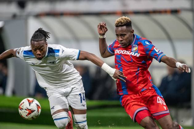 Tijjani Noslin in a battle with Sampson Dweh during UEFA Europa league eightfinal match, Viktoria Pilsen - Lazio Roma , 06. march 2025, Doosan Arena, Pilsen, Czech republic Copyright: xMICHALxFAJT,ZOSPORTU.SKx DSC_6003