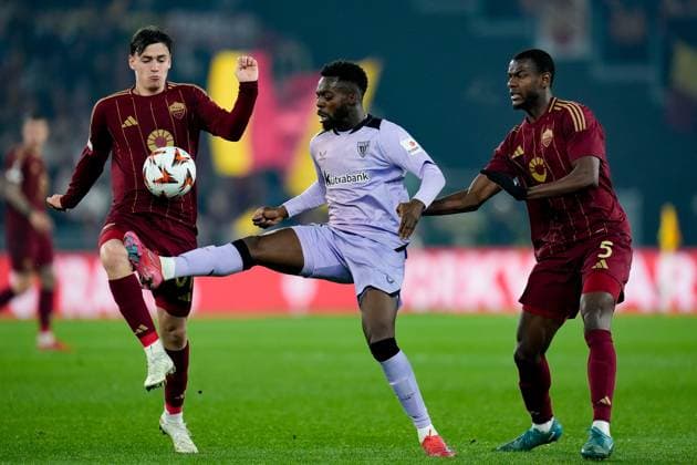 AS Roma v Athletic Club - UEFA Europa League 2024 25 Round of 16 First Leg Inaki Williams of Athletic Club is challenged by Niccolo Pisilli of AS Roma and Evan Ndicka of AS Roma during the UEFA Europa League 2024 25 Round of 16 First Leg match between AS Roma and Athletic Club at Stadio Olimpico on March 6, 2025 in Rome, Italy. Rome Stadio Olimpico Rome Italy Copyright: xGiuseppexMaffiax UEL_Roma-AthleticClub_060325_BRU9197