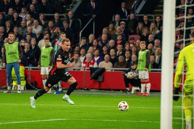 Mario Goetze Eintracht Frankfurt, 27 on his way to goal Ajax Amsterdam vs Eintracht Frankfurt, Football, UEFA Europa League, Round of 16, 2024 2025 season, 06 03 2025 Ajax Amsterdam vs Eintracht Frankfurt, Football, UEFA Europa League, Round of 16, 2024 2025 season, 06 03 2025 Amsterdam Copyright: xEibner-Pressefoto JustinxDerondex EP_JDU