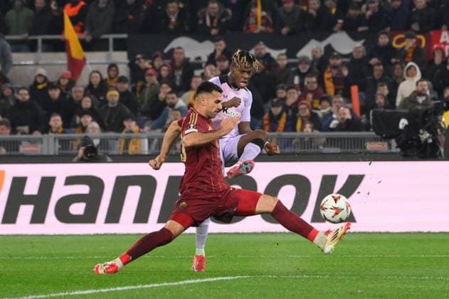 Athletic Bilbaoâ??s Nico Williams and Romaâ??s Zeki Celik during the UEFA Europa League 2024-2025 football match between AS Roma vs Athletic Bilbao at the Olympic Stadium in Rome on March 06, 2025.  Copyright: xFabrizioxCorradetti IPAxSportx xipa-agency.netx xx IPA_55005701 IPA_Agency_IPA55005701