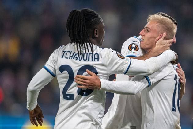 Lazio Roma players a Gustav Isaksen goal celebrate during UEFA Europa league eightfinal match, Viktoria Pilsen - Lazio Roma , 06. march 2025, Doosan Arena, Pilsen, Czech republic Copyright: xMICHALxFAJT,ZOSPORTU.SKx DSC_6540