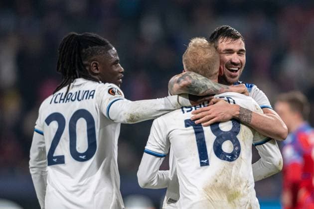 Lazio Roma players a Gustav Isaksen goal celebrate during UEFA Europa league eightfinal match, Viktoria Pilsen - Lazio Roma , 06. march 2025, Doosan Arena, Pilsen, Czech republic Copyright: xMICHALxFAJT,ZOSPORTU.SKx DSC_6591