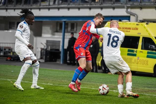 Jan Kopic in a battle during UEFA Europa league eightfinal match, Viktoria Pilsen - Lazio Roma , 06. march 2025, Doosan Arena, Pilsen, Czech republic Copyright: xMICHALxFAJT,ZOSPORTU.SKx FAJ_9668