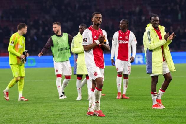 2025-03-06 AFC Ajax v Eintracht Frankfurt - UEFA Europa League 2024 25 Round of 16 First Leg AMSTERDAM, NETHERLANDS - MARCH 6: Jorrel Hato of AFC Ajax looks dejected after defeat thanking fans for their support during to the UEFA Europa League 2024 25 Round of 16 First Leg match between AFC Ajax and Eintracht Frankfurt at Johan Cruijff ArenA on March 6, 2025 in Amsterdam, Netherlands. Amsterdam Johan Cruijff ArenA Netherlands Content not available for redistribution in The Netherlands directly or indirectly through any third parties. Copyright: xBenxGalx