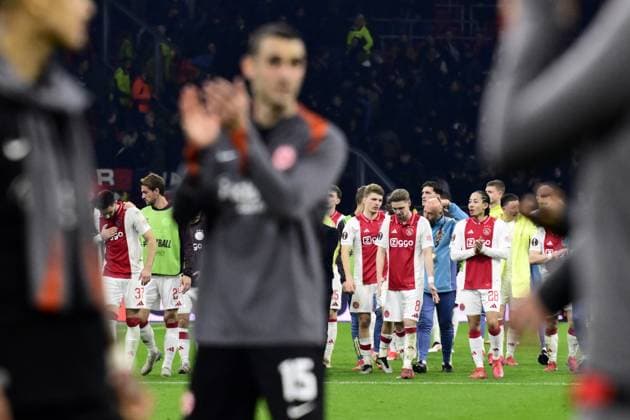 AMSTERDAM - Players of AFC Ajax disappointment after the UEFA Europa League match between AFC Ajax and Eintracht Frankfurt at the Johan Cruijff ArenA on March 6, 2025 in Amsterdam, Netherlands. ANP OLAF CRACK UEFA Europa League 2024 25 Round of 16 First Leg 2024 25 xVIxANPxSportx xxANPxIVx 521730053 originalFilename: 521730053.jpg