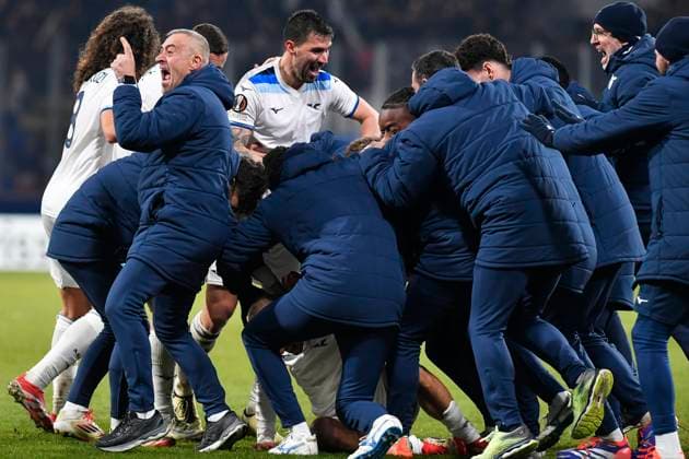 Lazio players celebrate victory of the UEFA Europa League, semi-finals opening match: FC Viktoria Plzen vs Lazio, in Pilsen, Czech Republic, on March 6, 2025. (CTKxPhoto MiroslavxChaloupka) CTKPhotoP2025030610561  CTKPhotoP2025030610561