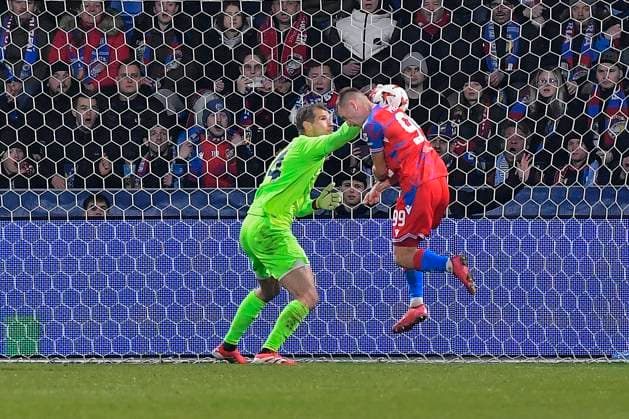 L-R goalkeeper Ivan Provedel (Lazio) and Amar Memic (Plzen) in action during the UEFA Europa League, semi-finals opening match: FC Viktoria Plzen vs Lazio, in Pilsen, Czech Republic, on March 6, 2025. (CTKxPhoto MiroslavxChaloupka) CTKPhotoP2025030610637  CTKPhotoP2025030610637
