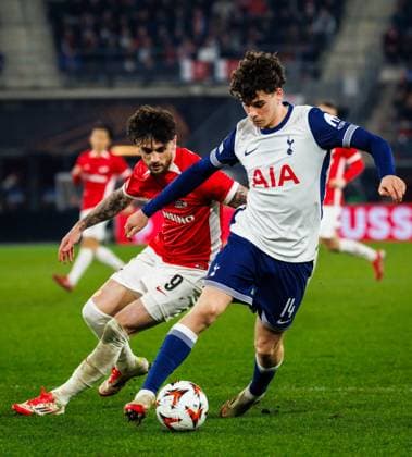 AZ Alkmaar forwarder Troy Parrot, Tottenham Hotspur player Archie Gray during the match AZ Tottenham at the AFAS stadium for the UEFA Europa League Round of 16 1st leg season 2024 2025 in ALKMAAR, Netherlands on 6 march 2025, photo by Jules van Iperen EYE4images DeFodi Images