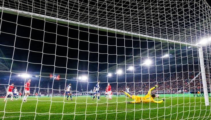 Tottenham Hotspur goalkeeper Guglielmo Vicario during the match AZ Tottenham at the AFAS stadium for the UEFA Europa League Round of 16 1st leg season 2024 2025 in ALKMAAR, Netherlands on 6 march 2025, photo by Jules van Iperen EYE4images DeFodi Images
