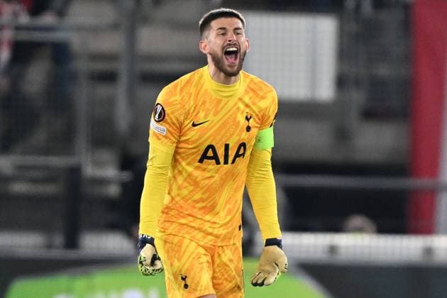 AZ Alkmaar v Tottenham Hotspur Europa League 06 03 2025. Tottenham Hotspur goalkeeper Guglielmo Vicario (1) shouts at his team to move forward during the Europa League match between AZ Alkmaar and Tottenham Hotspur at AFAS Stadion, Alkmaar, Netherlands on 6 March 2025. Alkmaar AFAS Stadion Netherlands Editorial use only , Copyright: xSimonxTraylenx PSI-21572-0108