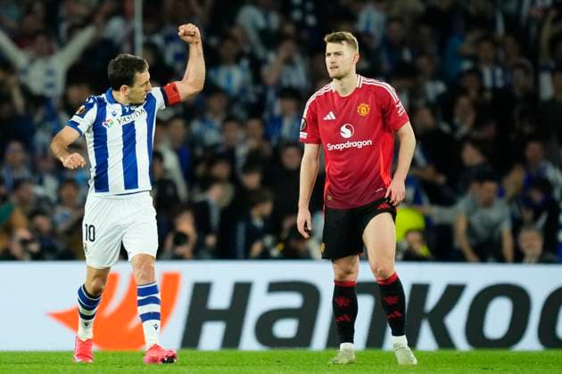 Real Sociedad de Futbol v Manchester United, ManU - UEFA Europa League 2024 25 Round of 16 First Leg Mikel Oyarzabal centre-forward of Real Sociedad and Spain celebrates after scoring his sides first goal during the UEFA Europa League 2024 25 Round of 16 First Leg match between Real Sociedad de Futbol and Manchester United at Reale Arena on March 6, 2025 in San Sebastian, Spain. San Sebastian Basque Country Spain  Copyright: xJosexBretonx originalFilename:bretonhernandez-realsoci250306_np7KU.jpg