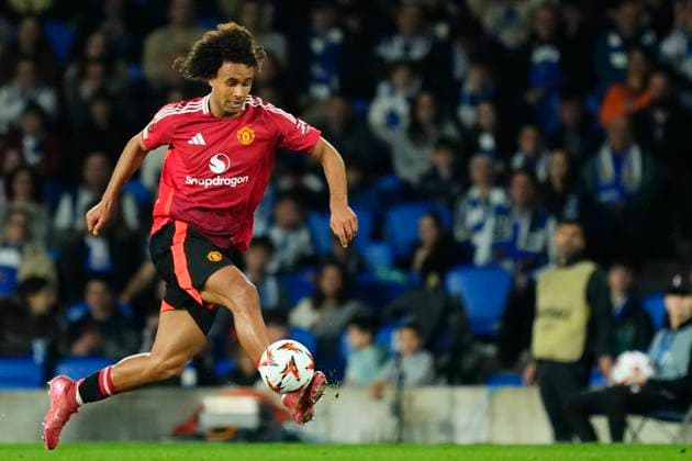Real Sociedad de Futbol v Manchester United, ManU - UEFA Europa League 2024 25 Round of 16 First Leg Joshua Zirkzee centre-forward of Manchester United and Netherlands controls the ball during the UEFA Europa League 2024 25 Round of 16 First Leg match between Real Sociedad de Futbol and Manchester United at Reale Arena on March 6, 2025 in San Sebastian, Spain. San Sebastian Basque Country Spain  Copyright: xJosexBretonx originalFilename:bretonhernandez-realsoci250306_np5qi.jpg