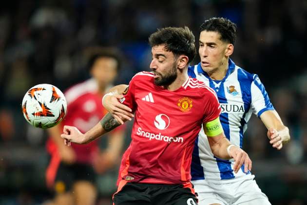 Real Sociedad de Futbol v Manchester United, ManU - UEFA Europa League 2024 25 Round of 16 First Leg Bruno Fernandes attacking midfield of Manchester United and Portugal controls the ball during the UEFA Europa League 2024 25 Round of 16 First Leg match between Real Sociedad de Futbol and Manchester United at Reale Arena on March 6, 2025 in San Sebastian, Spain. San Sebastian Basque Country Spain  Copyright: xJosexBretonx originalFilename:bretonhernandez-realsoci250306_npLAB.jpg