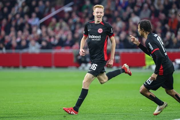 UEFA Europa League Ajax Amsterdam Eintracht Frankfurt on 06 03 2025 at the Johan Cruijff ArenA in Amsterdam Cheers, goal celebration, goal scorer, goal scorer Hugo Larsson Frankfurt 16 celebrates after his goal to make it 1 - 1 with Jean Matteo Bahoya Frankfurt 19 MH