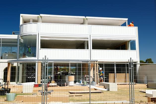 March 7, 2025, Melbourne, Victoria, Australia: Workers complete construction of corporate entertainment facilities at the track. Track preparations are underway at the Albert Park Grand Prix Circuit for the 2025 Australian Formula One Grand Prix, taking place from March 13 to March 16. Melbourne Australia - ZUMAs197 20250307_aaa_s197_031 Copyright: xGeorgexHitchensx