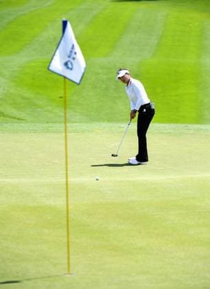 (250307) -- LINGSHUI, March 7, 2025 -- Li Shuying of China plays a shot during the second round of the Blue Bay LPGA, Golf Damen golf tournament in Lingshui, south China s Hainan Province, March 7, 2025. ) (SP)CHINA-LINGSHUI-GOLF-BLUE BAY LPGA (CN) YangxGuanyu 