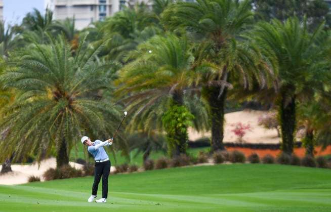 (250307) -- LINGSHUI, March 7, 2025 -- Jeeno Thitikul of Thailand plays a shot during the second round of the Blue Bay LPGA, Golf Damen golf tournament in Lingshui, south China s Hainan Province, March 7, 2025. ) (SP)CHINA-LINGSHUI-GOLF-BLUE BAY LPGA (CN) YangxGuanyu 