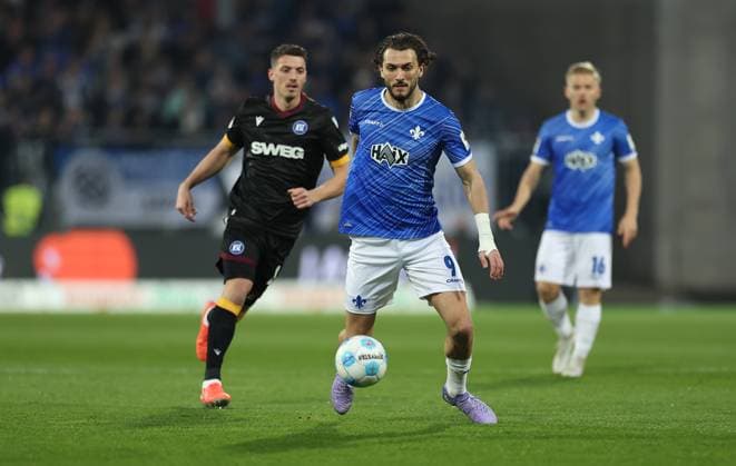 07 03 2025, xdcx, Soccer 2 Bundesliga, SV Darmstadt 98 Karlsruher SC, emonline, emspor, despor, v l , Nicolai Rapp Karlsruher SC , Fraser Hornby SV Darmstadt 98 DFL DFB REGULATIONS PROHIBIT ANY USE OF PHOTOGRAPHS AS IMAGE SEQUENCES AND OR QUASI VIDEO Copyright: HMBxMedia Claus