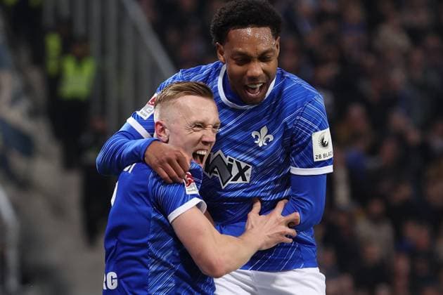 2025 03 07 xJFx 2 Bundesliga SV Darmstadt 98 Karlsruher SC v l , Isac Alexi Sivert Lidberg SV Darmstadt 98 , Jean Paul Boetius SV Darmstadt 98 Torjubel, Goal celebration, celebrate the goal DFL DFB REGULATIONS PROHIBIT ANY USE OF PHOTOGRAPHS as IMAGE SEQUENCES and or QUASI VIDEO Copyright: JoaquimxFerreira