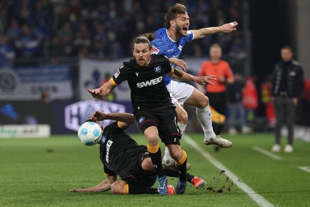 2025 03 07 xJFx 2 Bundesliga SV Darmstadt 98 Karlsruher SC v l , Nicolai Rapp Karlsruher SC , Sebastian Jung Karlsruher SC , Kilian Julian Corredor SV Darmstadt 98 Zweikampf, Action, Aktion, Battles for the Ball DFL DFB REGULATIONS PROHIBIT ANY USE OF PHOTOGRAPHS as IMAGE SEQUENCES and or QUASI VIDEO Copyright: JoaquimxFerreira