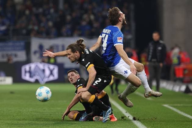 2025 03 07 xJFx 2 Bundesliga SV Darmstadt 98 Karlsruher SC v l , Nicolai Rapp Karlsruher SC , Sebastian Jung Karlsruher SC , Kilian Julian Corredor SV Darmstadt 98 Zweikampf, Action, Aktion, Battles for the Ball DFL DFB REGULATIONS PROHIBIT ANY USE OF PHOTOGRAPHS as IMAGE SEQUENCES and or QUASI VIDEO Copyright: JoaquimxFerreira