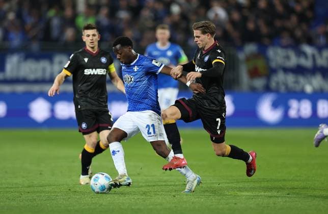 07 03 2025, xdcx, Soccer 2 Bundesliga, SV Darmstadt 98 Karlsruher SC, emonline, emspor, despor, v l , Merveille Papela SV Darmstadt 98 , Dzenis Burnic Karlsruher SC DFL DFB REGULATIONS PROHIBIT ANY USE OF PHOTOGRAPHS AS IMAGE SEQUENCES AND OR QUASI VIDEO Copyright: HMBxMedia Claus
